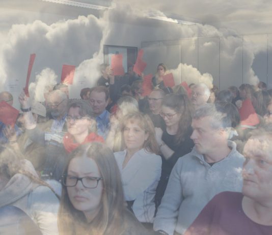 DRAUßEN SONNENSCHEIN – DRINNEN DUNKLE WOLKEN UND DICKE LUFT…